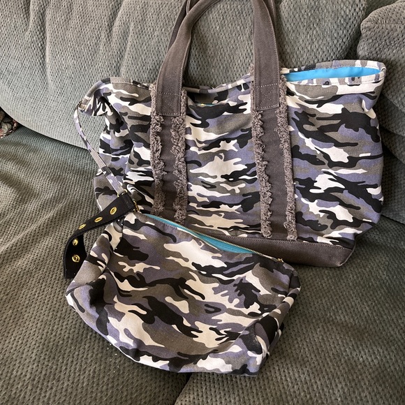 Brand new condition camo tote with extra clutch - Picture 1 of 4
